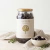 Ayolis Gemlik Siyah Zeytin XL 650 g kavanozu ve siyah zeytin sunumu