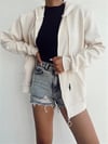 BUSEMKadın Kapüşonlu Üç İplik Owersize Fermuarlı Sweatshirt EkruSweatshirtBusem Kadın Kapüşonlu Üç İplik Owersize Fermuarlı Sweatshirt Ekru / stalibutik
