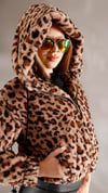 Peluş  Kısa Leoparlı MontshE TekstilPeluş  Kısa Leoparlı Mont