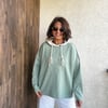 KABARTMA YAZI DETAYLI ÇELİK ÖRGÜ KAPÜŞONLU SWEATSHIRT - Mint Yeşili