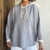 KABARTMA YAZI DETAYLI ÇELİK ÖRGÜ KAPÜŞONLU SWEATSHIRT - Gri
