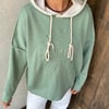 KABARTMA YAZI DETAYLI ÇELİK ÖRGÜ KAPÜŞONLU SWEATSHIRT - Mint Yeşili