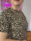  LEOPAR DESEN KOLYE DETAYLI TSHİRT  