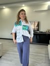 ÖNÜ FOSFORLU YAZI DETAYLI BEYAZ GÖMLEK