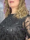 SİYAH PÜSKÜL PULLU ELBİSE
