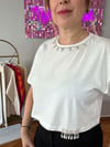 TAŞ DETAYLI BEYAZ TSHIRT