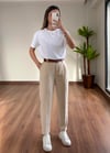 Havuç Kesim Krem Kemerli Pantolon