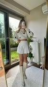Kadın beyaz pileli fermuarlı şort etek