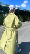 kadın diz altı bel kuşak trençkot