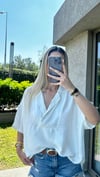 Kadın önü kısa arkası uzun v yaka bluz