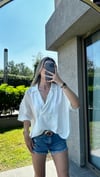 Kadın önü kısa arkası uzun v yaka bluz