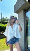 Kadın önü kısa arkası uzun v yaka bluz