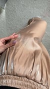 Kadın parlak saten sarı pantolon