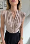 vatkalı siyah bodysuit