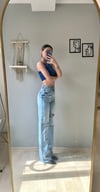 yüksek bel kesik paça ve yırtık detay jean