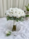 Beyaz Gül ve Okaliptuslu Gelin Buketi | Lüks Doğal Çiçek Aranjmanı