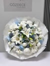 Blue Ivory Garden İsteme Buketi Zirve Boy – Lilyumlu Söz & Nişan Buketi