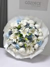 Blue Ivory Garden İsteme Buketi Zirve Boy – Lilyumlu Söz & Nişan Buketi