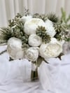 Wild Peony Beyaz Şakayık Gelin Buketi | Doğal Yeşillik Detaylı Tasarım