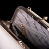 Nas Bag Burslu Klipsli Vintage Omuz ve Çapraz Çanta (23x20 cm ebatlarındadır) Krem Victoria