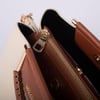 Nas Bag Kadın Şık Zincirli El ve Omuz Çantası Midiboy Krem Taba Long   27x 19 cm 