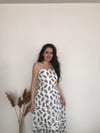 ASKILI YAPRAK DESEN ELBİSE