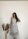 ASKILI YAPRAK DESEN ELBİSE