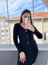 DÜĞME DETAYLI SİYAH TRİKO ELBİSE