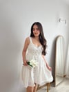 DÜĞMELİ ASKILI ELBİSE 