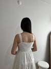 DÜĞMELİ ASKILI ELBİSE 