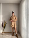 GÖMLEK YAKA KUŞAKLI ELBİSE