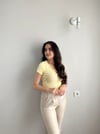 V YAKA ÇİZGİLİ KISA KOL BLUZ  AÇIK SARI 