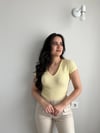 V YAKA ÇİZGİLİ KISA KOL BLUZ  AÇIK SARI 