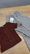 C2206 DÜĞMELİ DOKULU KAHVE T-SHIRT