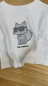 C2361 KARL L. TAŞ BASKILI BEYAZ CROP T-SHIRT