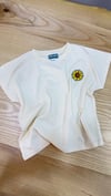 C2392 KNZ SARI AYÇİÇEĞİ DESENLİ KREM T-SHIRT