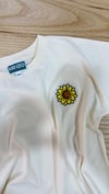 C2392 KNZ SARI AYÇİÇEĞİ DESENLİ KREM T-SHIRT