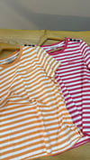 K3711 BRBOUR ÇİZGİLİ DÜĞME DETAYLI T-SHIRT
