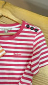 K3711 BRBOUR ÇİZGİLİ DÜĞME DETAYLI T-SHIRT