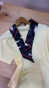 K4090 ÇIKARILABİLİR FULAR DETAYLI SARI T-SHIRT