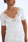 K4191 H.M DANTEL YAKA KREM T-SHIRT