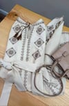 K4441 KAHVE NAKIŞLI ORGANİK PAMUK MAXİ ELBİSE