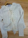 K4482 ŞİFON FIRFIRLI AJURLU KREM TRİKO HIRKA