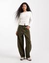 K4487 TPSHP YIKAMALI HAKİ BARREL JEAN