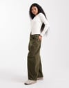 K4487 TPSHP YIKAMALI HAKİ BARREL JEAN