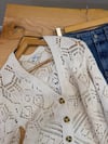 K4506 M&S KEMİK DÜĞMELİ AJURLU KREM TRİKO HIRKA
