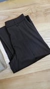 K4710 TONATON ÇİZGİLİ PİLELİ ACI KAHVE KUMAŞ PANTOLON
