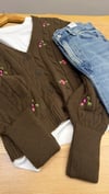 K4842 A.SOS ÇİÇEK NAKIŞLI KAHVE HIRKA