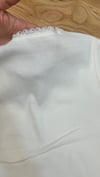 O008 V DANTEL YAKA KREM T-SHIRT