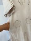 25088 Nergis Desen Kabartmalı Elbise-Bej